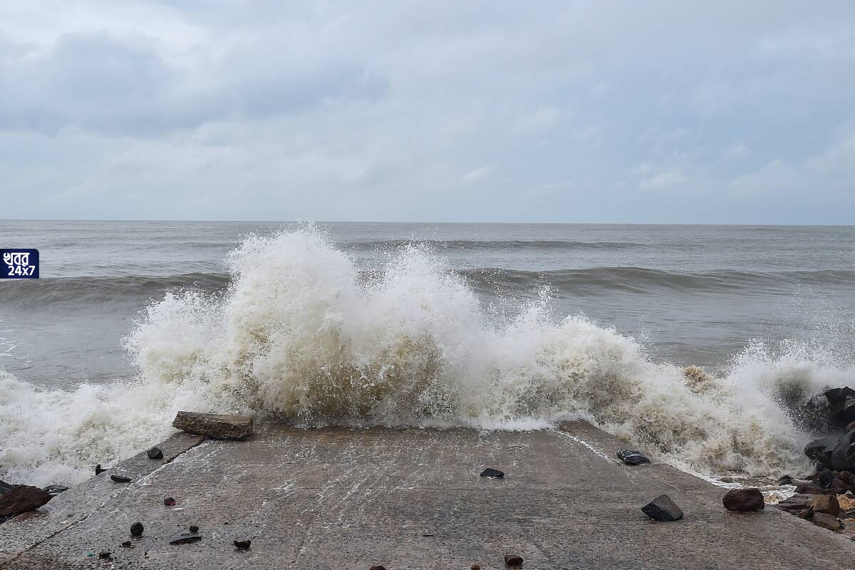 heavy rain, alert, South Bengal, Kolkata, Cyclone Dana, stormy wind, West Bengal, Kolkata Rain, Kolkata Rain next 30 days
