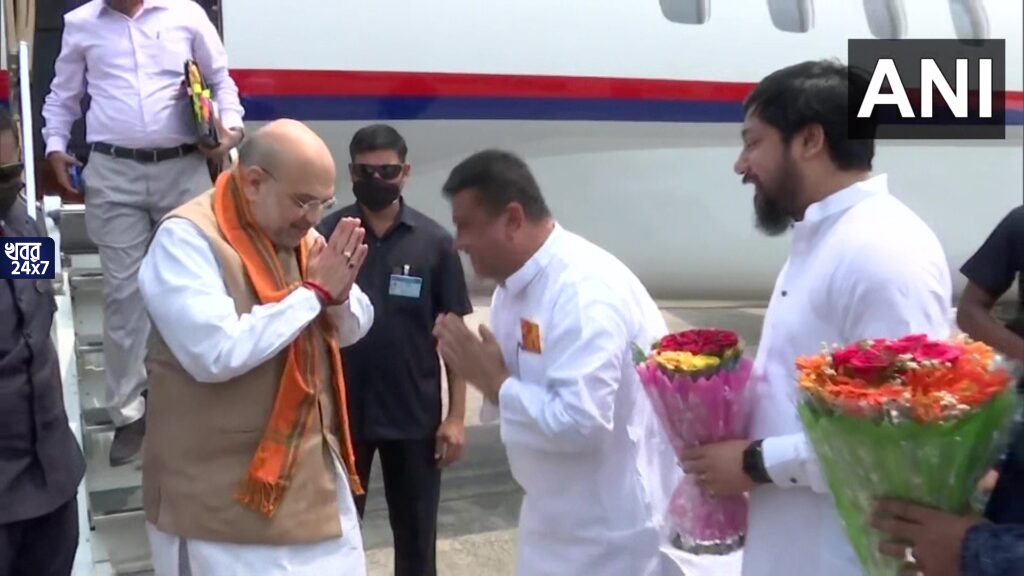 দু’দিনের সফরে বাংলায় অমিত শাহ, থাকছে একাধিক কর্মসূচি, বিমানবন্দরে স্বরাষ্ট্রমন্ত্রীর পা ছুঁয়ে আশীর্বাদ নিলেন শুভেন্দু দু’দিনের সফরে বাংলায় অমিত শাহ, থাকছে একাধিক কর্মসূচি, বিমানবন্দরে স্বরাষ্ট্রমন্ত্রীর পা ছুঁয়ে আশীর্বাদ নিলেন শুভেন্দু