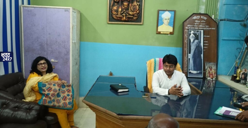 অধ্যক্ষা বসে পাশের সোফায়, আর অধ্যক্ষার চেয়ারে তৃণমূল বিধায়ক, ছবি সামনে আসতেই তুমুল শোরগোল রাজনৈতিক মহলে অধ্যক্ষা বসে পাশের সোফায়, আর অধ্যক্ষার চেয়ারে তৃণমূল বিধায়ক, ছবি সামনে আসতেই তুমুল শোরগোল রাজনৈতিক মহলে