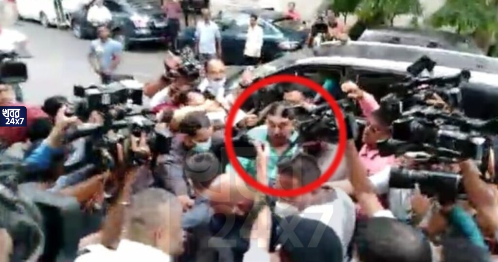 অবশেষে নিজাম প্যালেস! গরু পাচারকাণ্ডে সকাল সকাল সিবিআই দফতরে হাজিরা দিলেন অনুব্রত মণ্ডল অবশেষে নিজাম প্যালেস! গরু পাচারকাণ্ডে সকাল সকাল সিবিআই দফতরে হাজিরা দিলেন অনুব্রত মণ্ডল