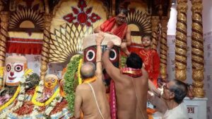 রথযাত্রার সূচনা! চন্দন স্নানের পরই ধূম জ্বর আসবে জগন্নাথের, মন্দিরের গর্ভগৃহ থাকবে বন্ধ, এর আগেই মাহেশে ভক্তদের উপচে পড়া ভিড়
