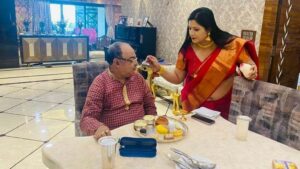 জামাইষষ্ঠী জমজমাট শোভনের, পরম আদর-যত্নে শোভনকে পঞ্চব্যঞ্জন সাজিয়ে দিলেন বৈশাখী, মাথায় দিলেন স্নেহের পরশ