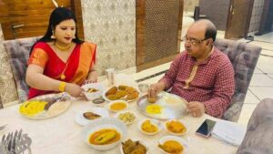 জামাইষষ্ঠী জমজমাট শোভনের, পরম আদর-যত্নে শোভনকে পঞ্চব্যঞ্জন সাজিয়ে দিলেন বৈশাখী, মাথায় দিলেন স্নেহের পরশ