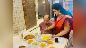 জামাইষষ্ঠী জমজমাট শোভনের, পরম আদর-যত্নে শোভনকে পঞ্চব্যঞ্জন সাজিয়ে দিলেন বৈশাখী, মাথায় দিলেন স্নেহের পরশ