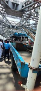 ভয়ংকর দুর্ঘটনা হাওড়া ব্রিজে, মুখোমুখি সংঘর্ষ দুটি বাসের, দুমড়ে মুচড়ে গেল বাস, গুরুতর জখম ১২