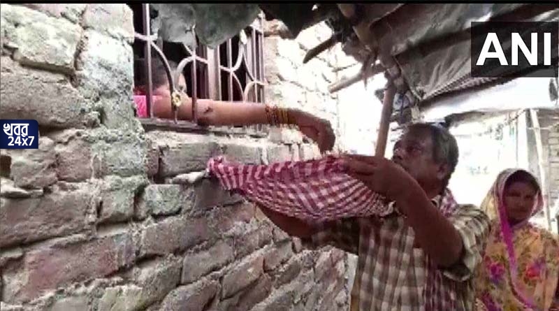 ৫০ হাজার টাকা ঘুষ না দিলে ছাড়া হবে না ছেলের মৃতদেহ, উপায় না পেয়ে ভিক্ষা করলেন বৃদ্ধ অসহায় মা-বাবা ৫০ হাজার টাকা ঘুষ না দিলে ছাড়া হবে না ছেলের মৃতদেহ, উপায় না পেয়ে ভিক্ষা করলেন বৃদ্ধ অসহায় মা-বাবা