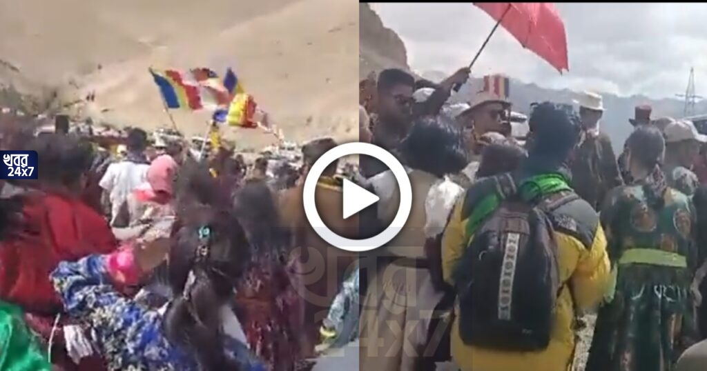 লাদাখে মন্দির তৈরি করতে গেলে বাধা মৌলবাদীদের, প্রতিবাদে কট্টরপন্থীদের বিরুদ্ধে বিক্ষোভ মিছিলে সামিল হাজার হাজার বৌদ্ধ