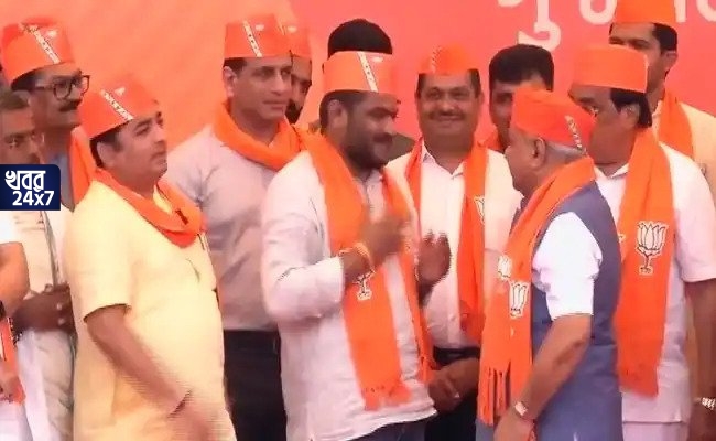 ‘মোদীর একজন ছোটো সৈনিক হয়ে কাজ করব’, বিজেপিতে যোগ দিয়ে বললেন প্রাক্তন কংগ্রেস নেতা হার্দিক প্যাটেল ‘মোদীর একজন ছোটো সৈনিক হয়ে কাজ করব’, বিজেপিতে যোগ দিয়ে বললেন প্রাক্তন কংগ্রেস নেতা হার্দিক প্যাটেল