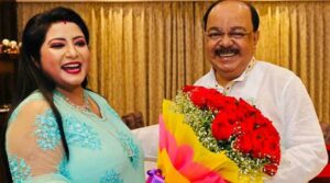জন্মদিনের বিশেষ উপহার! নিজের ‘লাইফলাইন’এর গালে চু’ম্ব’ন, শোভনের জন্মদিনে আদুরে ছবি পোস্ট করলেন বৈশাখী, ছবি ঘিরে চর্চা তুঙ্গে
