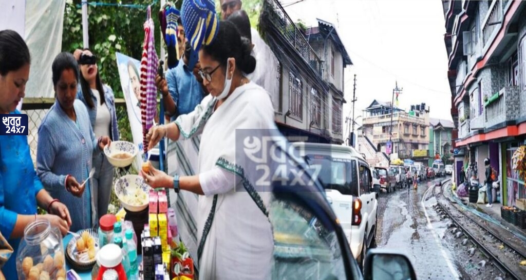 ‘৪ ঘণ্টা জ্যামে আটকে, দার্জিলিং সফরের আগে দয়া করে ছুটি ঘোষণা করুন’, বারবার মুখ্যমন্ত্রীর শৈলশহরে সফরের জেরে চূড়ান্ত ভোগান্তির মুখে স্থানীয়রা ‘৪ ঘণ্টা জ্যামে আটকে, দার্জিলিং সফরের আগে দয়া করে ছুটি ঘোষণা করুন’, বারবার মুখ্যমন্ত্রীর শৈলশহরে সফরের জেরে চূড়ান্ত ভোগান্তির মুখে স্থানীয়রা