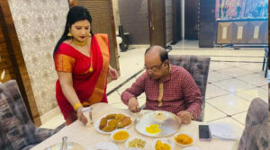 জন্মদিনের বিশেষ উপহার! নিজের ‘লাইফলাইন’এর গালে চু’ম্ব’ন, শোভনের জন্মদিনে আদুরে ছবি পোস্ট করলেন বৈশাখী, ছবি ঘিরে চর্চা তুঙ্গে