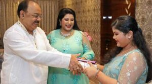 জন্মদিনের বিশেষ উপহার! নিজের ‘লাইফলাইন’এর গালে চু’ম্ব’ন, শোভনের জন্মদিনে আদুরে ছবি পোস্ট করলেন বৈশাখী, ছবি ঘিরে চর্চা তুঙ্গে