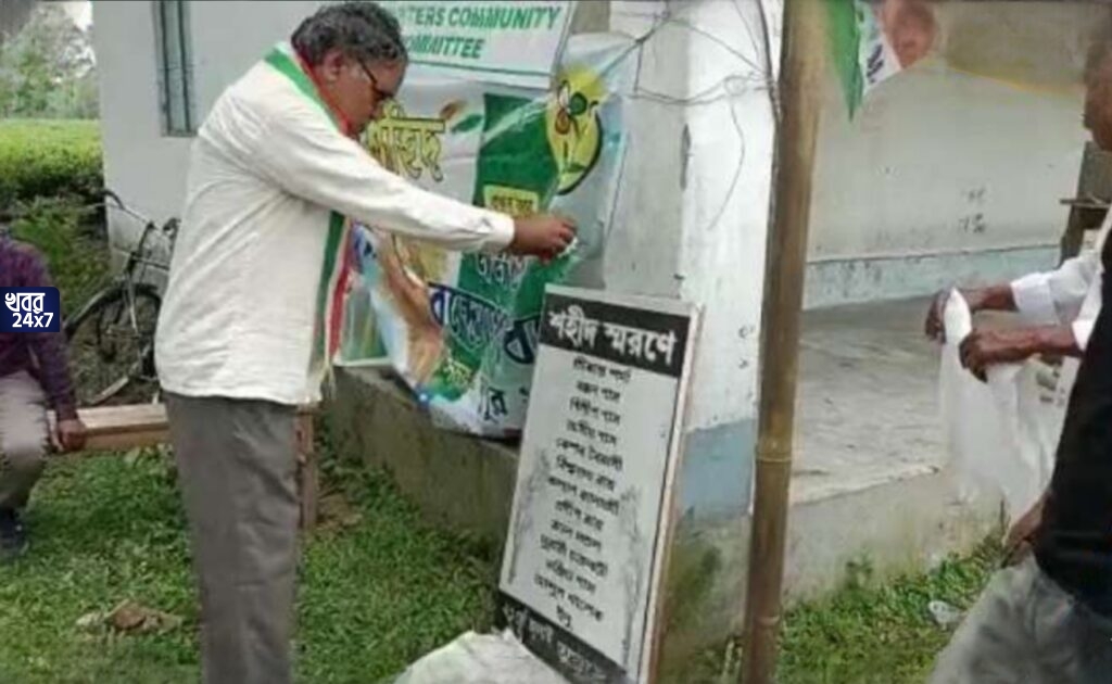 পঠনপাঠন বন্ধ, পড়ুয়াদের ছুটি! স্কুলেই সাউন্ড বক্স বাজিয়ে শহিদ দিবস পালন তৃণমূলের, চলল দেদার খাওয়াদাওয়াও পঠনপাঠন বন্ধ, পড়ুয়াদের ছুটি! স্কুলেই সাউন্ড বক্স বাজিয়ে শহিদ দিবস পালন তৃণমূলের, চলল দেদার খাওয়াদাওয়াও