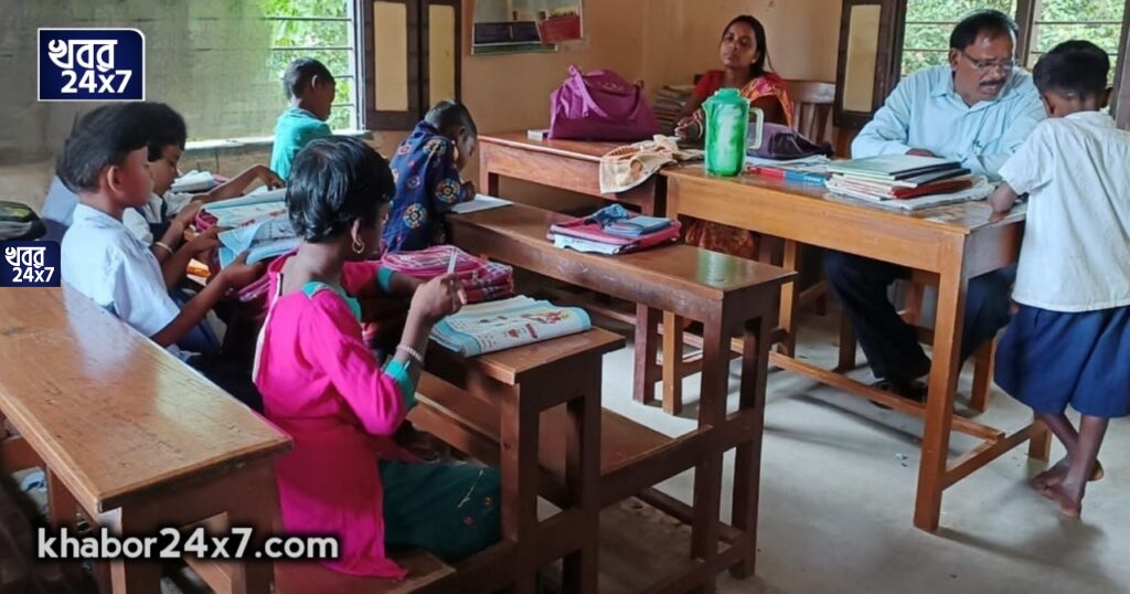 সাপ ক্ষোপের ঘুরে বেড়ায় স্কুলে, বর্ষাকালে স্কুল দ্বীপে পরিণত হয়! জানুন পশ্চিমবঙ্গের সেই বিদ্যালয়ের কথা সাপ ক্ষোপের ঘুরে বেড়ায় স্কুলে, বর্ষাকালে স্কুল দ্বীপে পরিণত হয়! জানুন পশ্চিমবঙ্গের সেই বিদ্যালয়ের কথা
