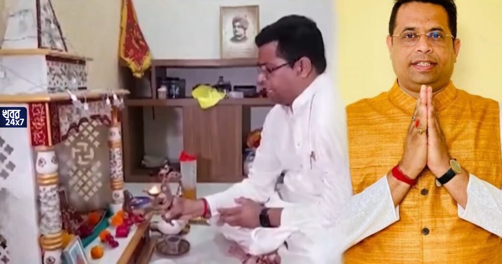 ‘ইডি-কে শক্তি দাও, যাকে মা সারদার সঙ্গে তুলনা করা হয়েছিল, তাঁকেও যেন গ্রেফতার করা হয়’, পার্থর গ্রেফতারির পর প্রার্থনা সৌমিত্রের