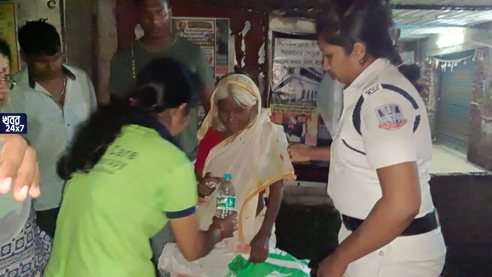 জি টি রোডের ওপর পড়ে থাকা বস্ত্র থেকে উদ্ধার বৃদ্ধা! ঘটনায় চাঞ্চল্য ছড়িয়েছে