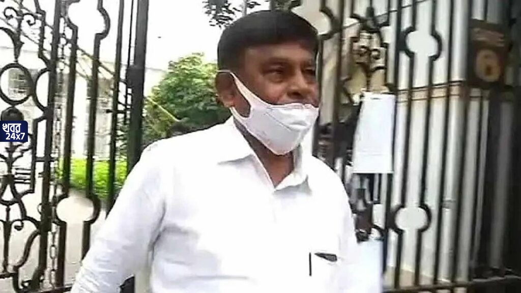 টেট দুর্নীতিতে লুক আউট নোটিশের পর এবার আরও বিপাকে মানিক ভট্টাচার্য, বিধায়কের পুলিশি নিরাপত্তা কেড়ে নিল রাজ্য সরকার টেট দুর্নীতিতে লুক আউট নোটিশের পর এবার আরও বিপাকে মানিক ভট্টাচার্য, বিধায়কের পুলিশি নিরাপত্তা কেড়ে নিল রাজ্য সরকার