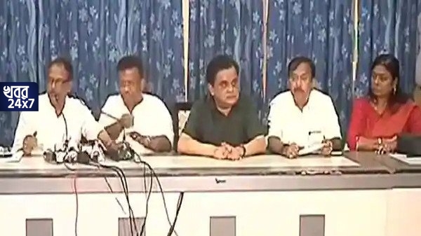 ‘পার্থর ঘটনায় আমরা লজ্জিত, তৃণমূলের সবাই চোর নয়, একতরফা বদনাম করার চেষ্টা হচ্ছে’, অস্বাভাবিকভাবে সম্পত্তি বৃদ্ধির মামলায় সরব ফিরহাদ-ব্রাত্য ‘পার্থর ঘটনায় আমরা লজ্জিত, তৃণমূলের সবাই চোর নয়, একতরফা বদনাম করার চেষ্টা হচ্ছে’, অস্বাভাবিকভাবে সম্পত্তি বৃদ্ধির মামলায় সরব ফিরহাদ-ব্রাত্য