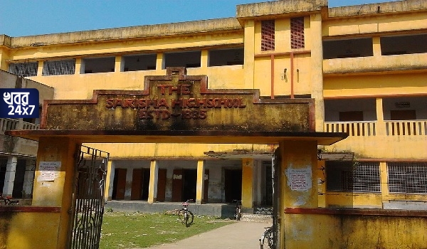 ক্লাস রুমে বসেই ম'দ, বিড়ি, সিগারেটে মত্ত পড়ুয়ারা! খাতায় অ'শ্লী'ল শব্দ, ভয়াবহ অবস্থা রাজ্যের সরকারি স্কুলে