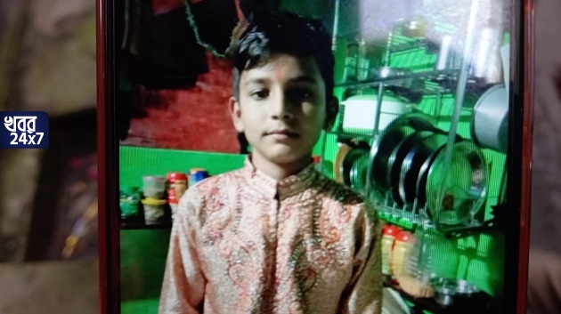 বল ভেবে খেলার জন্য হাতে নিতেই ফাটল বোমা, মৃত্যু এক শিশুর, হাত উড়ল অন্যজনের, ভয়ঙ্কর ঘটনায় উত্তেজনা ভাটপাড়ায় বল ভেবে খেলার জন্য হাতে নিতেই ফাটল বোমা, মৃত্যু এক শিশুর, হাত উড়ল অন্যজনের, ভয়ঙ্কর ঘটনায় উত্তেজনা ভাটপাড়ায়