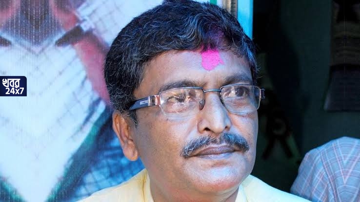 নীল-সাদা পোশাকের নিম্নমান নিয়ে প্রশ্ন অভিভাবকের, ছাত্রীর মা-কে চরম অপমান তৃণমূল বিধায়কের