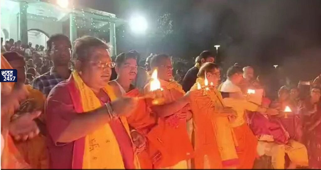 মানা হল মুখ্যমন্ত্রীর নির্দেশ, বারাণসীর মতো এবার গঙ্গা আরতি শুরু হল কোন্নগরের বারো মন্দির ঘাটে মানা হল মুখ্যমন্ত্রীর নির্দেশ, বারাণসীর মতো এবার গঙ্গা আরতি শুরু হল কোন্নগরের বারো মন্দির ঘাটে