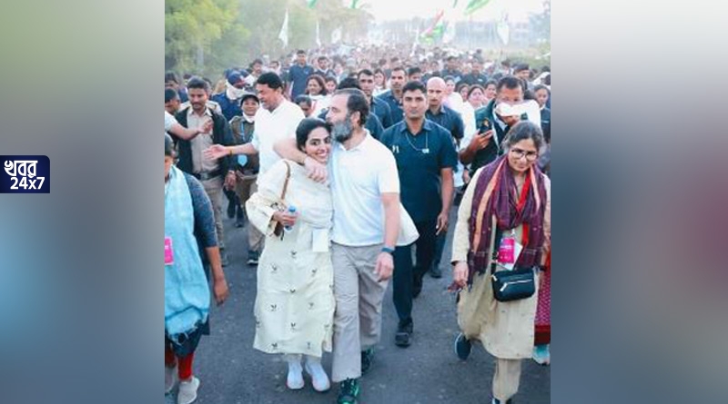 ফের বিতর্ক! ‘ভারত জোড়ো যাত্রা’য় বিধায়ক দিব্যা মদের্নাকে চু’ম্ব’ন রাহুলের, কংগ্রেসকে খোঁচা বিজেপির ফের বিতর্ক! ‘ভারত জোড়ো যাত্রা’য় বিধায়ক দিব্যা মদের্নাকে চু’ম্ব’ন রাহুলের, কংগ্রেসকে খোঁচা বিজেপির