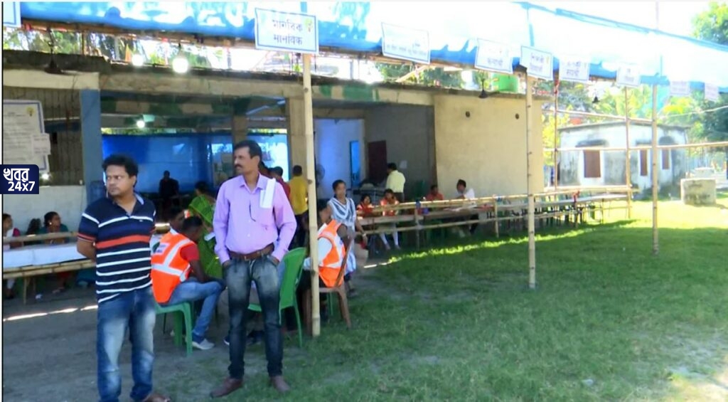 ফাঁকাই পড়ে রইল ‘দুয়ারে সরকার’ ক্যাম্প, মানুষের দেখা নেই, ‘সরকারের টাকা নেই, পরিষেবা পাচ্ছেন না অনেকে, তাই অনীহা', কটাক্ষ বিজেপির ফাঁকাই পড়ে রইল ‘দুয়ারে সরকার’ ক্যাম্প, মানুষের দেখা নেই, ‘সরকারের টাকা নেই, পরিষেবা পাচ্ছেন না অনেকে, তাই অনীহা', কটাক্ষ বিজেপির