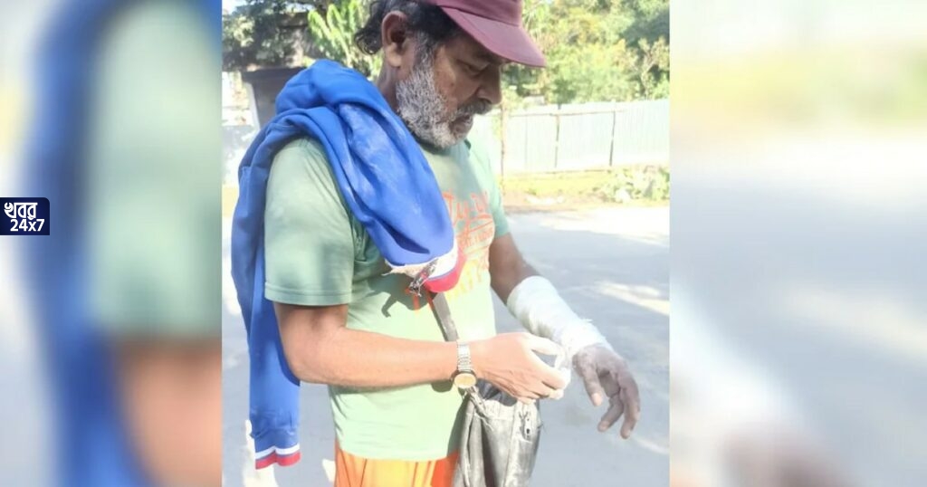 মুখ্যমন্ত্রীর নির্দেশেও সারল না ‘রেফার রোগ’! রোগী গিয়েছিলেন প্লাস্টার কাটতে, সটান পানের দোকানে ‘রেফার’ করল হাসপাতাল মুখ্যমন্ত্রীর নির্দেশেও সারল না ‘রেফার রোগ’! রোগী গিয়েছিলেন প্লাস্টার কাটতে, সটান পানের দোকানে ‘রেফার’ করল হাসপাতাল