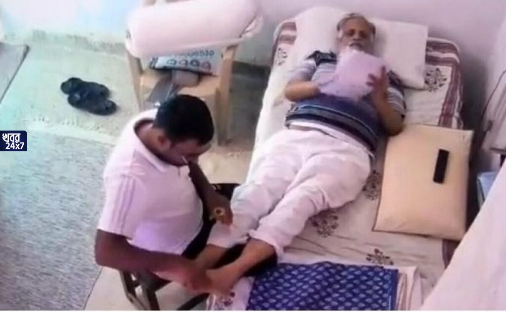 জেলের মধ্যে ভিআইপি পরিষেবা! তিহার জেলে বেডে শুয়ে হাত-পা টেপাচ্ছেন AAP মন্ত্রী, ভিডিও ভাইরাল হতেই শুরু তুমুল বিতর্ক