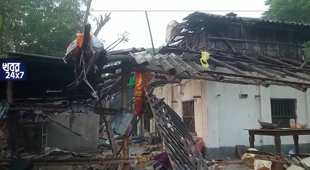 অভিষেকের সভার আগেই বিপত্তি, ভগবানগড়ে বোমা বিস্ফোরণে উড়ল তৃণমূল নেতার বাড়ির ছাদ, মৃত্যু ৩ জনের অভিষেকের সভার আগেই বিপত্তি, ভগবানগড়ে বোমা বিস্ফোরণে উড়ল তৃণমূল নেতার বাড়ির ছাদ, মৃত্যু ৩ জনের