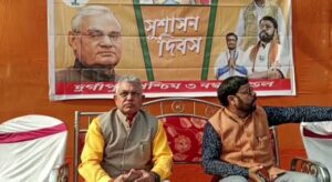 শুভেন্দুর সমালোচনা করেছিলেন কিছুদিন আগেই, এবার নিজেই কম্বল বিতরণের অনুষ্ঠানে উপস্থিত হলেন দিলীপ ঘোষ