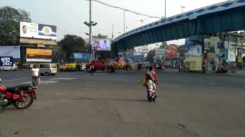 চিংড়িহাটার পর এবার পার্ক সার্কাস! ভয়াবহ দুর্ঘটনা ভোররাতে, উল্টে গেল গাড়ি চিংড়িহাটার পর এবার পার্ক সার্কাস! ভয়াবহ দুর্ঘটনা ভোররাতে, উল্টে গেল গাড়ি