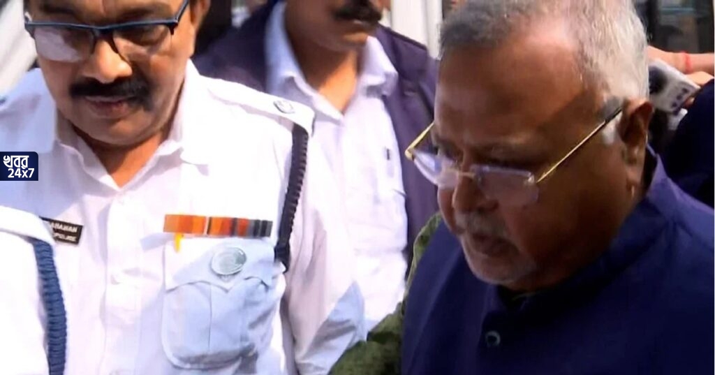 দল থেকে বহিষ্কৃত, তাও তৃণমূলের প্রতিষ্ঠা দিবসে দলের সহকর্মীদের শুভেচ্ছা পার্থর, ফের দিলেন পাশে থাকার বার্তাও