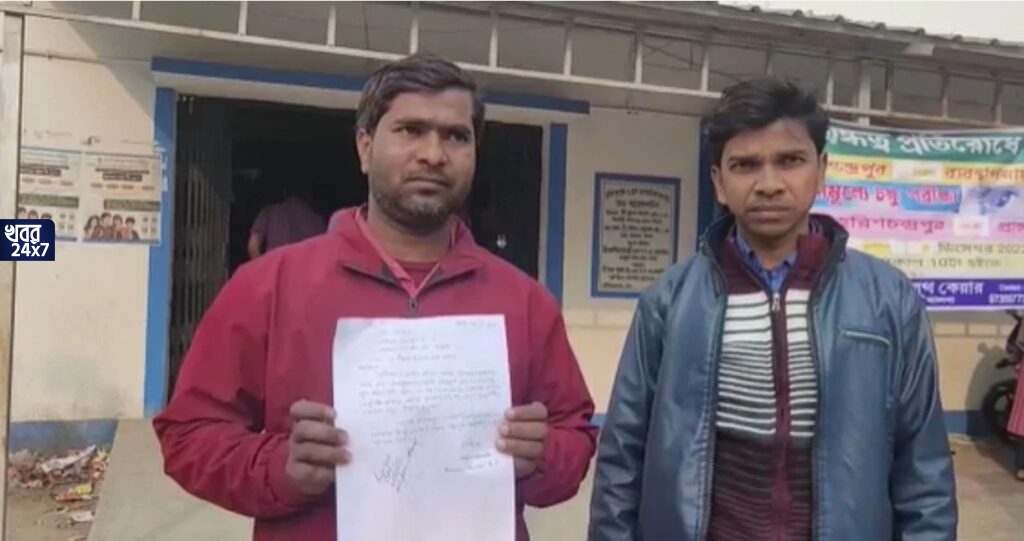 ‘আমাদের দলের লোকেরাই দুর্নীতি করেছে’, আবাস যোজনায় দুর্নীতি নিয়ে বিস্ফোরক মন্তব্য করে দল ছাড়লেন তৃণমূল নেতা ‘আমাদের দলের লোকেরাই দুর্নীতি করেছে’, আবাস যোজনায় দুর্নীতি নিয়ে বিস্ফোরক মন্তব্য করে দল ছাড়লেন তৃণমূল নেতা