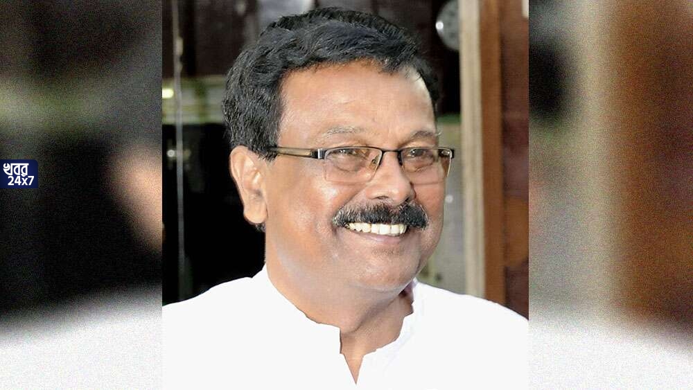 অনুব্রতর গড়ে ঢুকতেই বিপত্তি, বাঁশ দিয়ে আটকানো হল ‘দিদির দূত’কে, বিধায়ককে ঘিরে বিক্ষোভ গ্রামবাসীদের, উঠল একাধিক অভিযোগ