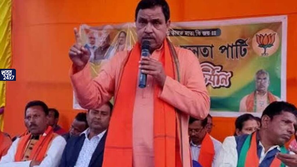 ‘মা-ছেলে মিলে বাংলাকে বাংলাদেশ বানাতে চাইছে, দূত এলে ঝাঁটা হাতে দাঁড়িয়ে থাকুন’, শাসক শিবিরকে শানিয়ে আমজনতাকে নিদান বিজেপি বিধায়কের ‘মা-ছেলে মিলে বাংলাকে বাংলাদেশ বানাতে চাইছে, দূত এলে ঝাঁটা হাতে দাঁড়িয়ে থাকুন’, শাসক শিবিরকে শানিয়ে আমজনতাকে নিদান বিজেপি বিধায়কের