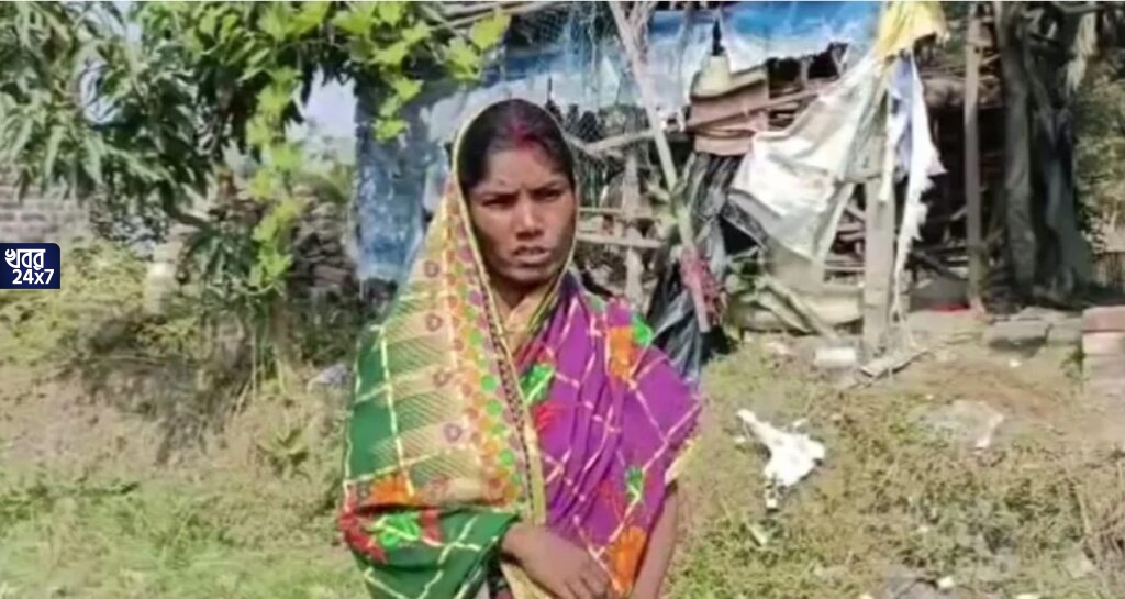 মধ্যযুগীয় বর্বরতা! ডিভোর্স পেপারে জোর করে সই, স্বামীকে সমস্ত সম্পত্তি লিখে দিতে চাপ, মহিলার উপর জুলুমবাজি গ্রামের মাতব্বরদের মধ্যযুগীয় বর্বরতা! ডিভোর্স পেপারে জোর করে সই, স্বামীকে সমস্ত সম্পত্তি লিখে দিতে চাপ, মহিলার উপর জুলুমবাজি গ্রামের মাতব্বরদের