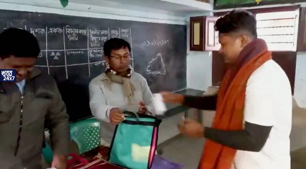 পঞ্চায়েত নির্বাচনের আগেই ভোট হয়ে গেল সিঙ্গুরে, নির্বাচনে জিততে এলাকার ‘কাছের মানুষ’কে বেছে নেওয়ার সিদ্ধান্ত তৃণমূলের পঞ্চায়েত নির্বাচনের আগেই ভোট হয়ে গেল সিঙ্গুরে, নির্বাচনে জিততে এলাকার ‘কাছের মানুষ’কে বেছে নেওয়ার সিদ্ধান্ত তৃণমূলের