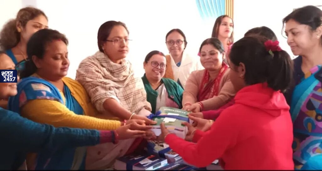 স্কুলছুট মেধাবী পড়ুয়াদের পাশে দাঁড়ালেন বৃহন্নলারা, বইখাতা উপহার পেয়ে আনন্দে চোখে জল পড়ুয়াদের, জানাল কুর্ণিশ স্কুলছুট মেধাবী পড়ুয়াদের পাশে দাঁড়ালেন বৃহন্নলারা, বইখাতা উপহার পেয়ে আনন্দে চোখে জল পড়ুয়াদের, জানাল কুর্ণিশ