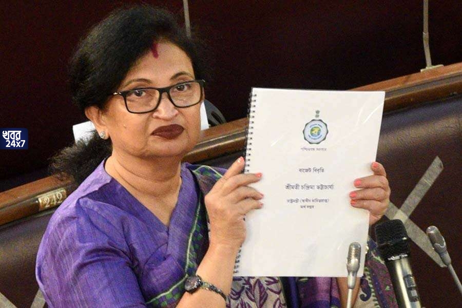‘ধরে নিলাম আমরা দুর্নীতি করছি, কিন্তু তা বলে টাকা আটকে দেবে’, কেন্দ্রকে আক্রমণ করতে গিয়ে বেফাঁস মন্তব্য অর্থমন্ত্রী চন্দ্রিমা ভট্টাচার্যের ‘ধরে নিলাম আমরা দুর্নীতি করছি, কিন্তু তা বলে টাকা আটকে দেবে’, কেন্দ্রকে আক্রমণ করতে গিয়ে বেফাঁস মন্তব্য অর্থমন্ত্রী চন্দ্রিমা ভট্টাচার্যের