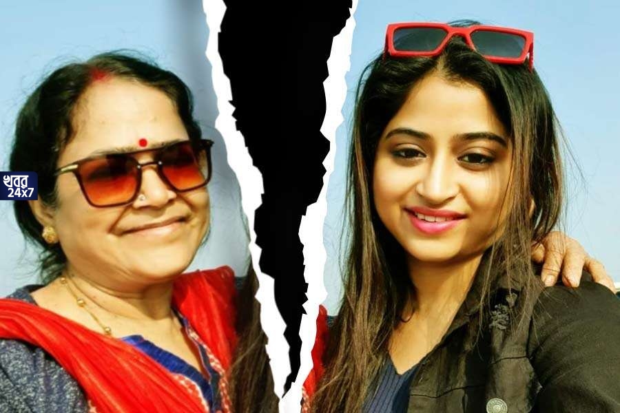 ‘নিকুচি করেছে, বড় মেয়ে মরে গেছে’, নিয়োগ দুর্নীতিতে ধৃত কুন্তলের বলা ‘রহস্যময়ী মহিলা’ হৈমন্তীকে নিয়ে এমনটাই দাবী তাঁর মায়ের