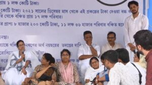 মমতার ধর্না মঞ্চে ঘটল বড় চমক! তৃণমূলে যোগ দিলেন সৌরভ