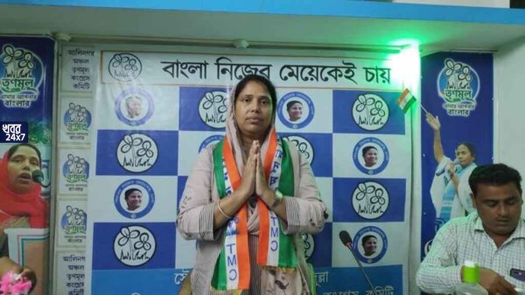 ‘সকাল-সন্ধ্যা মমতা বন্দ্যোপাধ্যায়-তৃণমূল জিন্দাবাদ বললেই ১০০ শতাংশ চাকরির চেষ্টা করব’, বেফাঁস মন্তব্য তৃণমূল নেত্রীর, তুঙ্গে বিতর্ক ‘সকাল-সন্ধ্যা মমতা বন্দ্যোপাধ্যায়-তৃণমূল জিন্দাবাদ বললেই ১০০ শতাংশ চাকরির চেষ্টা করব’, বেফাঁস মন্তব্য তৃণমূল নেত্রীর, তুঙ্গে বিতর্ক