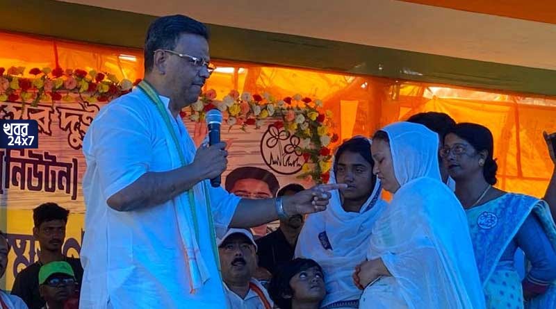 ‘গরীবদের মারবে না, দরকারে আমাকে মারো’, বীরভূমের সভা থেকে রাজনৈতিক হিংসা প্রসঙ্গে বিজেপিকে তোপ ফিরহাদের ‘গরীবদের মারবে না, দরকারে আমাকে মারো’, বীরভূমের সভা থেকে রাজনৈতিক হিংসা প্রসঙ্গে বিজেপিকে তোপ ফিরহাদের
