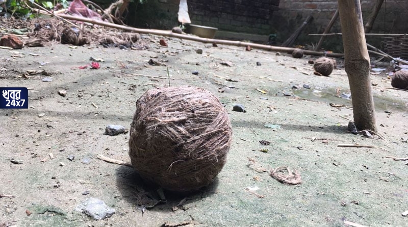 স্কুলের পাশেই রাখা ছিল বোমা, বল ভেবে হাতে তুলতেই ফেটে গিয়ে র’ক্তা’ক্ত ২ শিশু স্কুলের পাশেই রাখা ছিল বোমা, বল ভেবে হাতে তুলতেই ফেটে গিয়ে র’ক্তা’ক্ত ২ শিশু