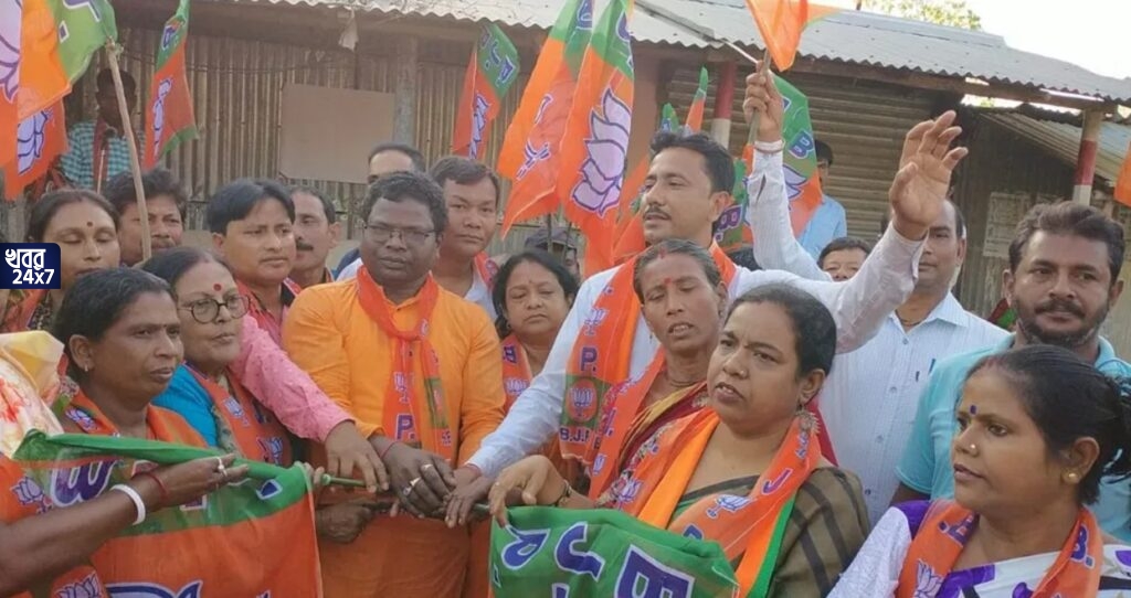পঞ্চায়েত নির্বাচনের আগে বড় ভাঙন তৃণমূলে, বিজেপিতে যোগ দিলেন শ’য়ে শ’য়ে তৃণমূল কর্মী, জোর রাজনৈতিক শোরগোল তপনে
