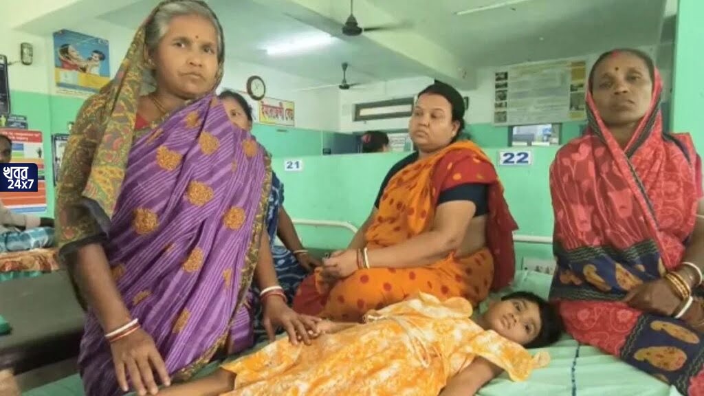 ফের মিড ডে মিলের খিচুড়িতে মিলল টিকটিকি, খাবার খেয়ে গুরুতর অসুস্থ ১২ শিশু-সহ এক অন্তঃসত্ত্বা মহিলা, ভর্তি হাসপাতালে ফের মিড ডে মিলের খিচুড়িতে মিলল টিকটিকি, খাবার খেয়ে গুরুতর অসুস্থ ১২ শিশু-সহ এক অন্তঃসত্ত্বা মহিলা, ভর্তি হাসপাতালে