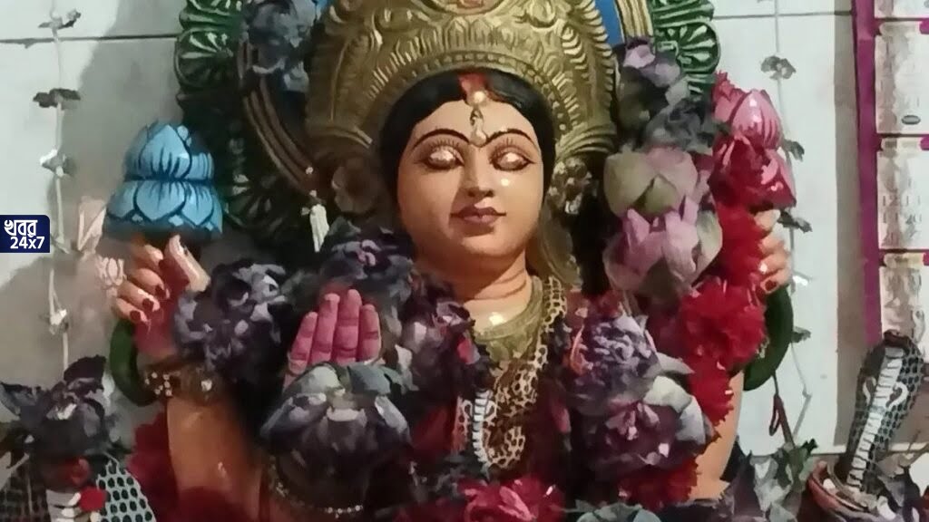 অলৌকিক কাণ্ড? আচমকাই বন্ধ হয়ে গেল মা মনসার খোলা চোখ, ‘অদ্ভুত’ ঘটনায় আতঙ্কিত স্থানীয়রা, হইচই বীরভূমের মন্দিরে অলৌকিক কাণ্ড? আচমকাই বন্ধ হয়ে গেল মা মনসার খোলা চোখ, ‘অদ্ভুত’ ঘটনায় আতঙ্কিত স্থানীয়রা, হইচই বীরভূমের মন্দিরে