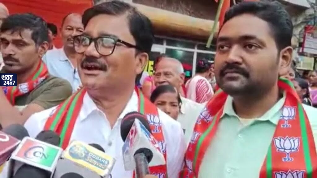 ‘বীতশ্রদ্ধ হয়ে তৃণমূল ছাড়লাম’, বিজেপিতে যোগ তৃণমূলের প্রাক্তন অঞ্চল সভাপতি-সহ ৫০টি পরিবারের, ঘাসফুল শিবিরের বড় ভাঙন চা বলয়ে